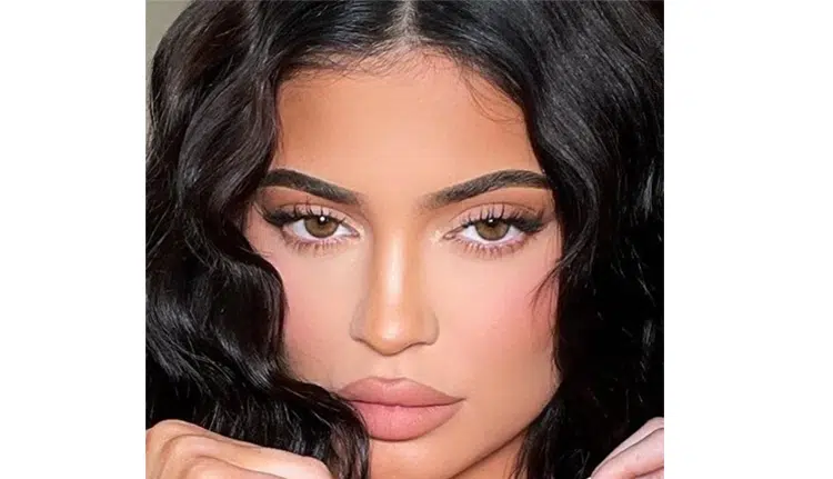 Kylie Jenner faz muito dinheiro no instagram