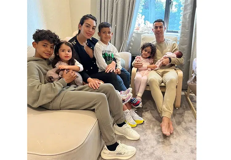 Cristiano Ronaldo é a pessoa que mais ganha dinheiro no Instagram