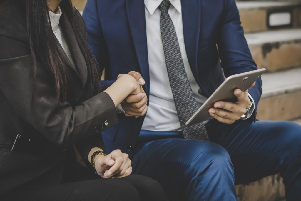 O Processamento de Linguagem Natural (NLP) para contratos de forma alguma é infalível, e o controle humano é absolutamente necessário nesse campo, assim como em qualquer trabalho com ferramentas de IA.